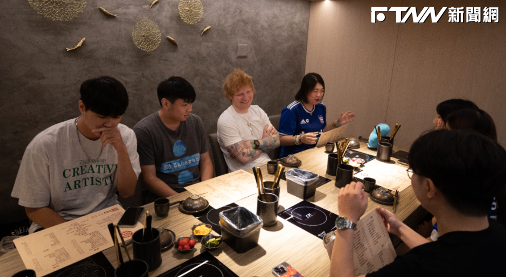 紅髮艾德太親民！揪6台粉吃午餐　私下互動全被拍