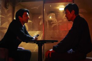 《魷魚遊戲2》劇照曝光！李政宰接神祕電話赴美尋人　孔劉驚喜回歸