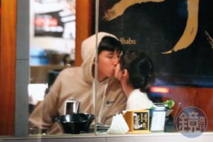 【熱吻捧臉帶回家】暗夜激纏40分鐘　胡釋安喇舌「甜美馬尾妹」打包回豪宅
