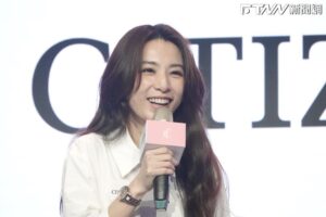 撇姐妹失和傳聞！Hebe爆遭Ella尪背後捅刀　現身揭私下互動